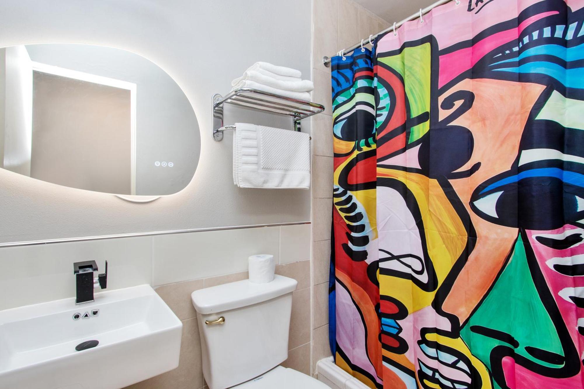 Royal Pagoda Motel Dodger Stadium — Photos 1