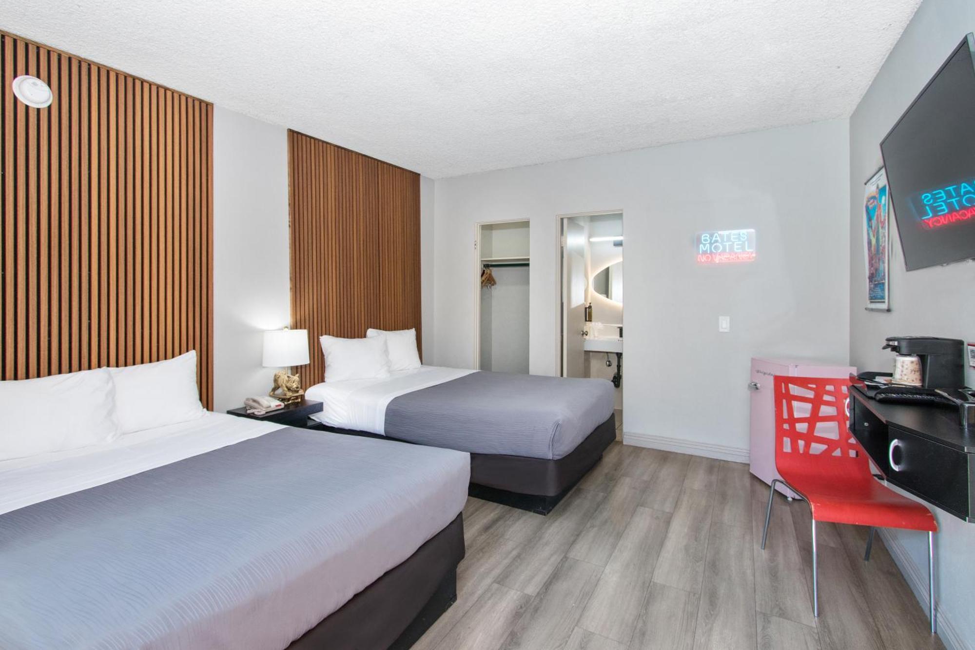 Royal Pagoda Motel Dodger Stadium — Photos 2